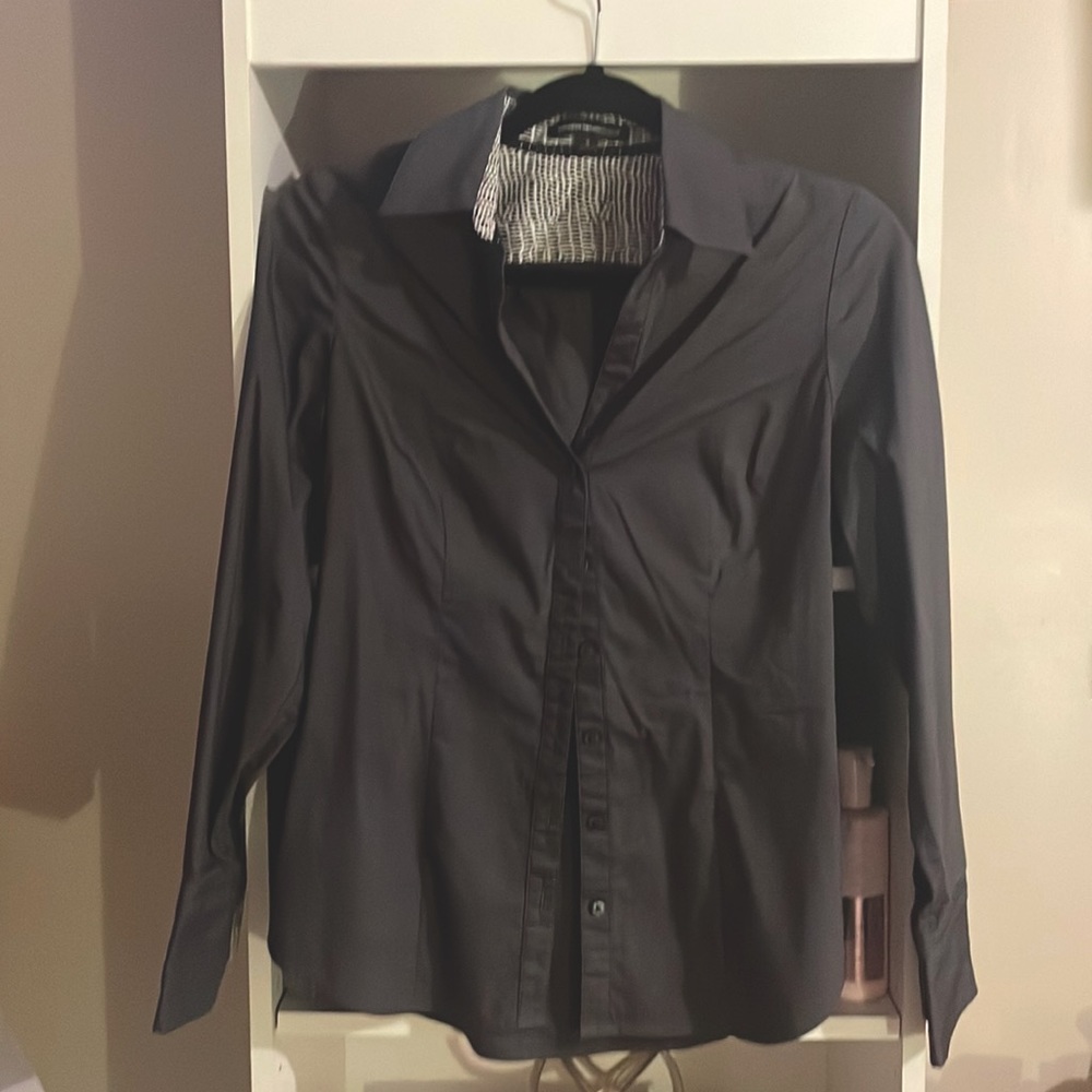 Women’s Express button down open V cut long sleeve blouse